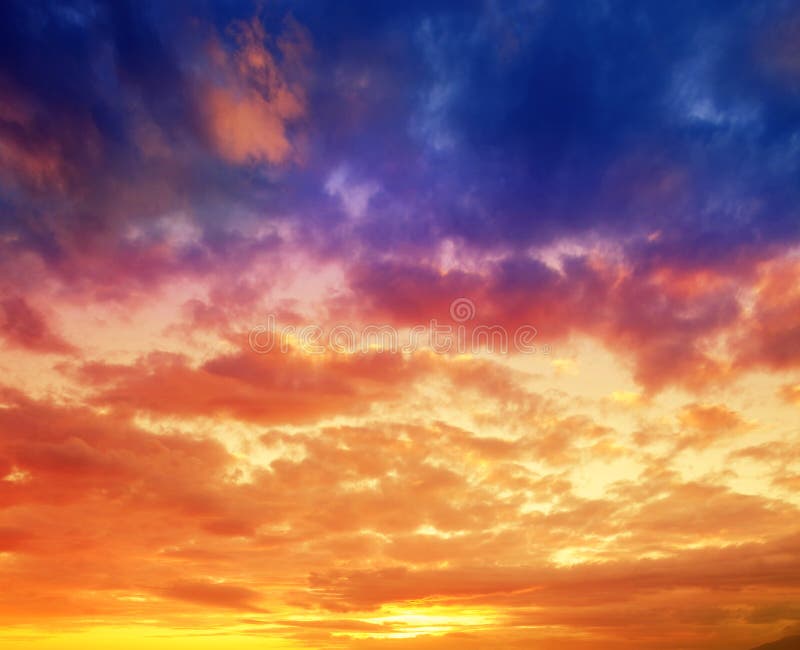 De kleurrijke Hemel van de Zonsondergang stock foto De kleurrijke Hemel van de Zonsondergang stock foto