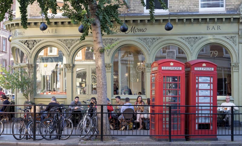 De Koffie van Londen, de Hoofdstraat van Marylebone, Engeland stock foto De Koffie van Londen, de Hoofdstraat van Marylebone, Engeland stock foto