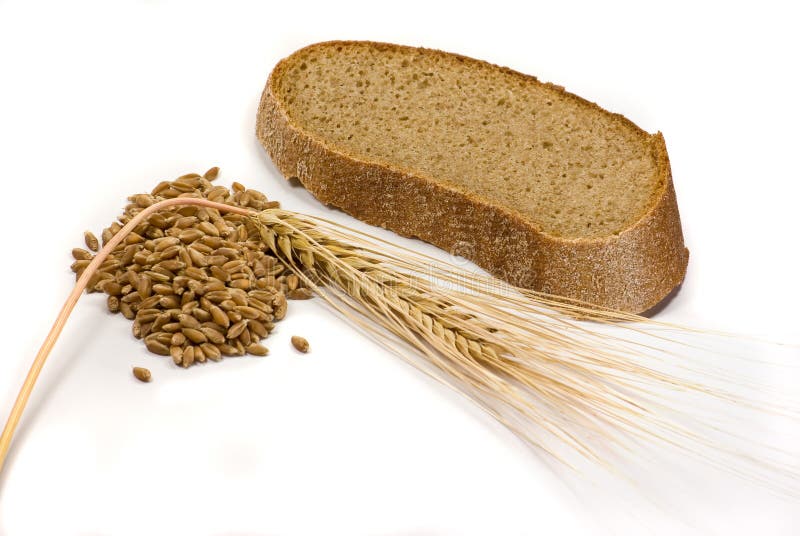 De korrels, het oor en het stuk van de gerst van brood stock afbeeldingen De korrels, het oor en het stuk van de gerst van brood stock afbeeldingen