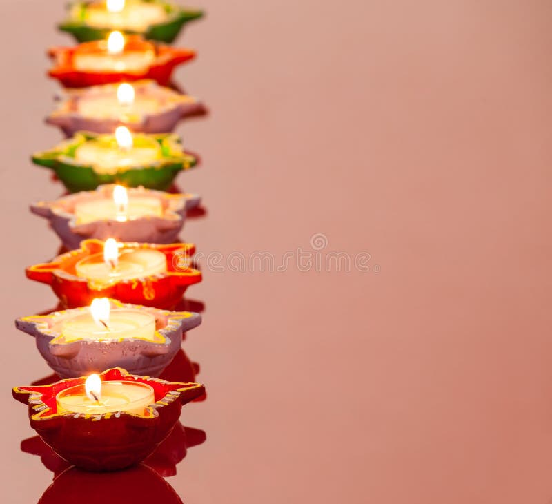 De Lampen van lit voor het Hindoese Festival Diwali royalty-vrije stock foto's De Lampen van lit voor het Hindoese Festival Diwali royalty-vrije stock foto's