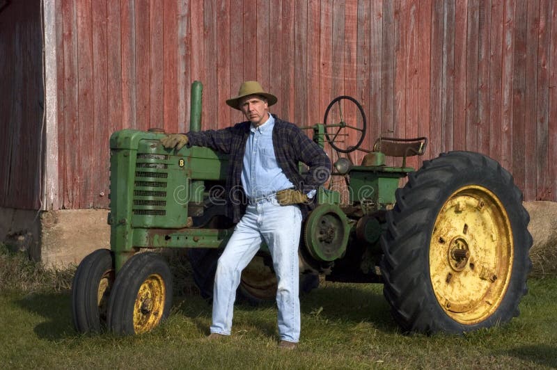 De landbouwer stelt met Zijn Tractor