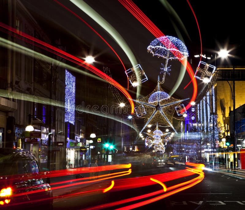 De Lichten van Kerstmis van de Straat van Oxford in Londen stock fotografie De Lichten van Kerstmis van de Straat van Oxford in Londen stock fotografie