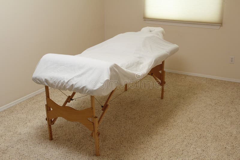 De Lijst van de massage in een Zaal van de Behandeling stock foto's De Lijst van de massage in een Zaal van de Behandeling stock foto's