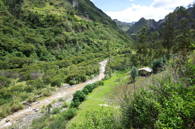 De looppas van Riviertoachi door de Ecuatoriaanse Andes stock foto De looppas van Riviertoachi door de Ecuatoriaanse Andes stock foto