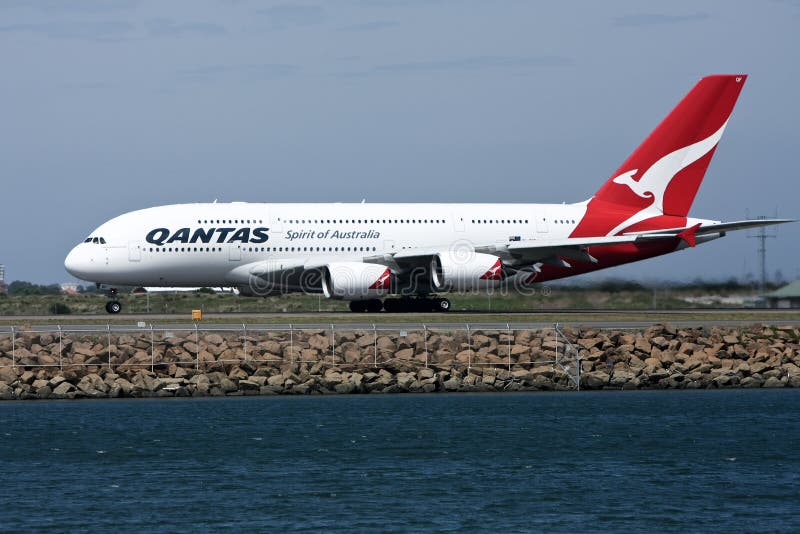 De Luchtbus van Qantas A380 op baan De Luchtbus van Qantas A380 op baan
