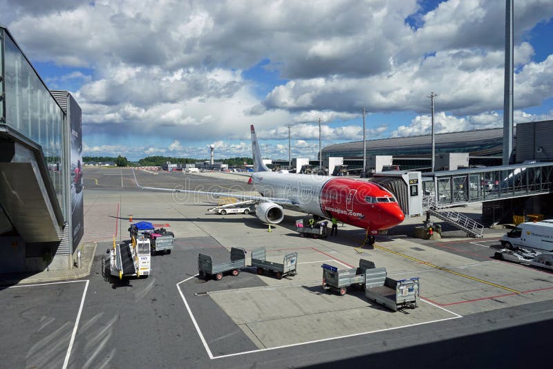 De Luchthaven Gardermoen Van Oslo Lufthavn (OSL) Redactionele Fotografie Image of redactie