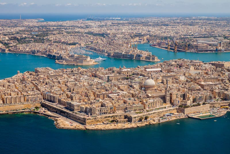 De luchtmening van Malta Valletta, hoofdstad van Malta, Grote Haven, Senglea en IL-Birgu of Vittoriosa-steden, Fort Ricasoli royalty-vrije stock afbeelding De luchtmening van Malta Valletta, hoofdstad van Malta, Grote Haven, Senglea en IL-Birgu of Vittoriosa-steden, Fort Ricasoli royalty-vrije stock afbeelding