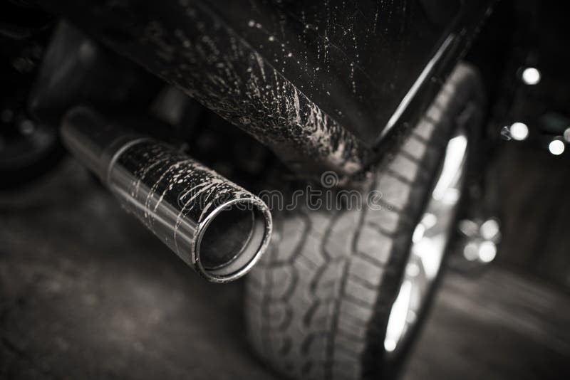 De Luchtvervuiling van de autodieselmotor royalty-vrije stock fotografie De Luchtvervuiling van de autodieselmotor royalty-vrije stock fotografie