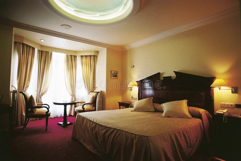 De luxeslaapkamer van het hotel royalty-vrije stock foto's De luxeslaapkamer van het hotel royalty-vrije stock foto's