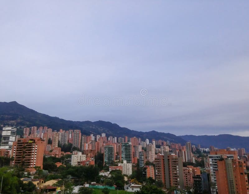 De luxueuze en exclusieve buurt van Gr Poblado in Medellin, Colombia royalty-vrije stock foto De luxueuze en exclusieve buurt van Gr Poblado in Medellin, Colombia royalty-vrije stock foto