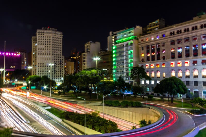 23 de maio Avenue à Sao Paulo, Brésil la nuit - sao Paulo Lights - longue exposition images stock 23 de maio Avenue à Sao Paulo, Brésil la nuit - sao Paulo Lights - longue exposition images stock