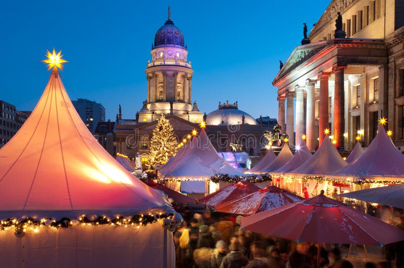De markt van Kerstmis in Berlijn, Duitsland