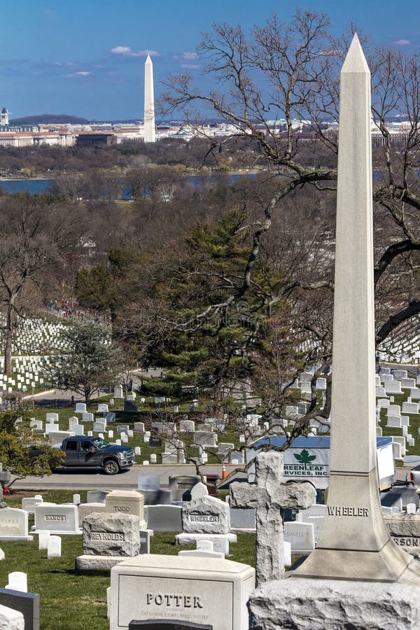 26 de março de 2018 - as lápides do cemitério de ARLINGTON dos soldados caídos no cemitério de Arlington mostram Arlington, histó imagens de stock 26 de março de 2018 - as lápides do cemitério de ARLINGTON dos soldados caídos no cemitério de Arlington mostram Arlington, histó imagens de stock