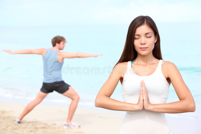 De meditatiepaar van de yoga stock fotografie De meditatiepaar van de yoga stock fotografie