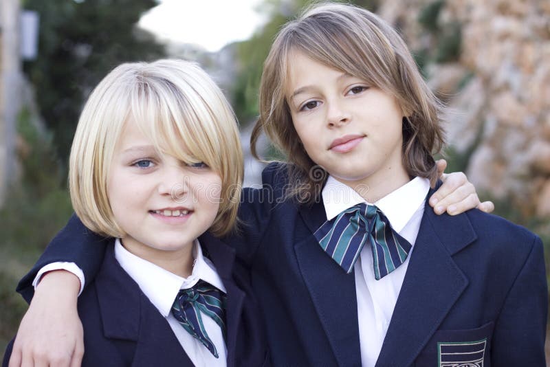 De meisjes van de school in eenvormig royalty-vrije stock afbeeldingen De meisjes van de school in eenvormig royalty-vrije stock afbeeldingen