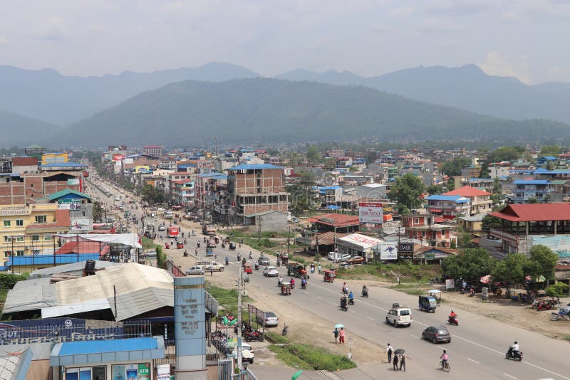 De mening van het vogeloog van chitwan stad Nepal Bezige stads bezige weg overvol allen Bezige zonnige dag royalty-vrije stock fotografie De mening van het vogeloog van chitwan stad Nepal Bezige stads bezige weg overvol allen Bezige zonnige dag royalty-vrije stock fotografie