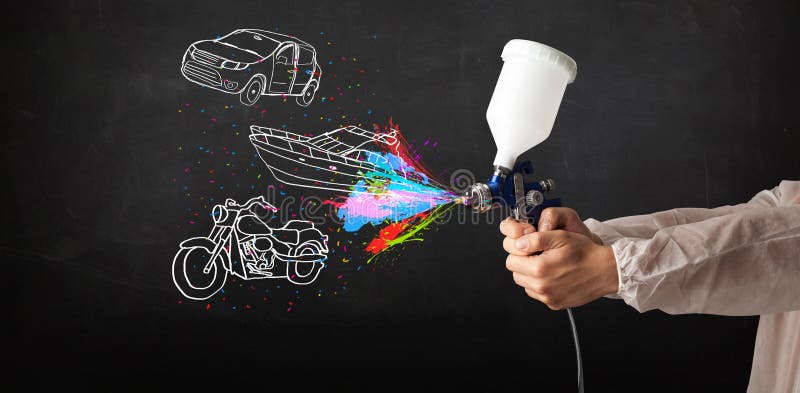 De mens met de verf van de luchtpenseelnevel met auto, de boot en de motorfiets trekken stock foto De mens met de verf van de luchtpenseelnevel met auto, de boot en de motorfiets trekken stock foto