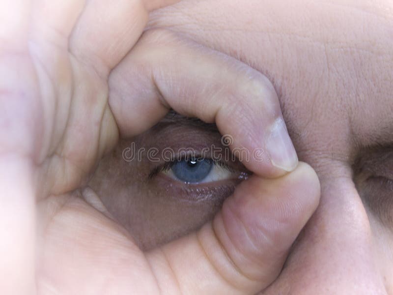 De mens met ernstige regelmatig kijkt stock fotografie De mens met ernstige regelmatig kijkt stock fotografie