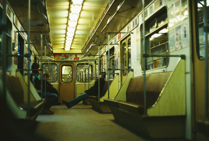 De mensen berijden de metroauto royalty-vrije stock afbeeldingen De mensen berijden de metroauto royalty-vrije stock afbeeldingen