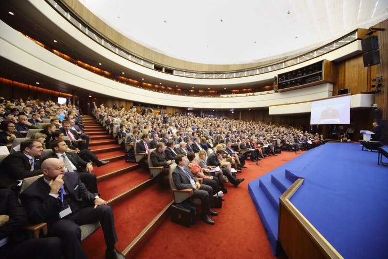 De mensen luisteren spreker bij Forum Kleine Onderneming royalty-vrije stock foto De mensen luisteren spreker bij Forum Kleine Onderneming royalty-vrije stock foto