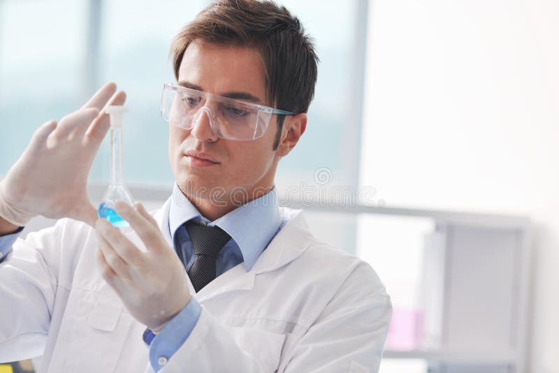 Onderzoekers en wetenschappers in het laboratorium stock foto's