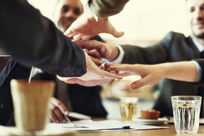 De mensenhand assembleert het Collectieve Concept van het Vergaderingsgroepswerk stock afbeeldingen De mensenhand assembleert het Collectieve Concept van het Vergaderingsgroepswerk stock afbeeldingen