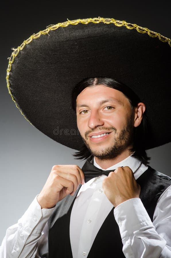 De Mexicaanse mens draagt sombrero op wit