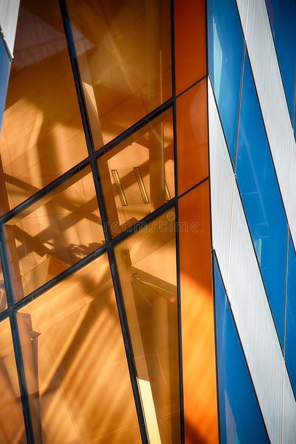 De moderne Bouw van het Glas in Samenvatting royalty-vrije stock fotografie De moderne Bouw van het Glas in Samenvatting royalty-vrije stock fotografie