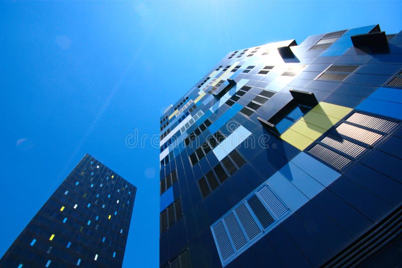 Download De moderne bureaubouw stock foto. Afbeelding bestaande uit laag - 54081422