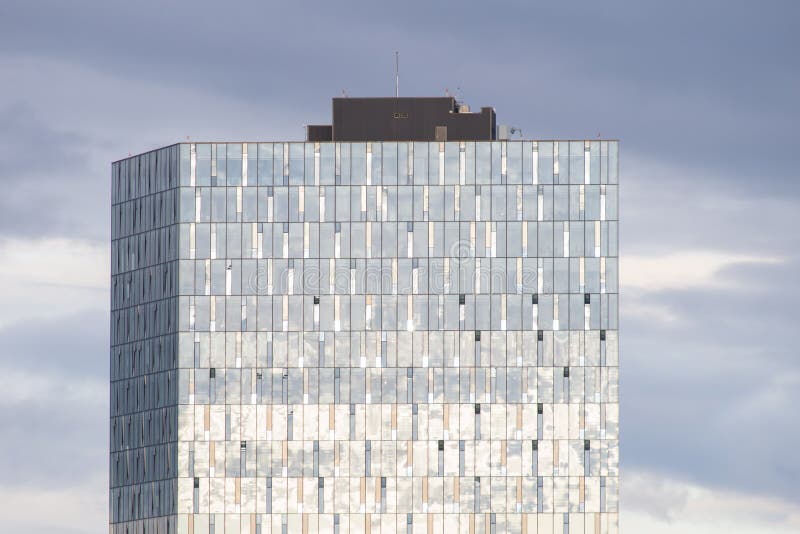 De moderne glasbouw, Reykjavik, IJsland stock foto's De moderne glasbouw, Reykjavik, IJsland stock foto's
