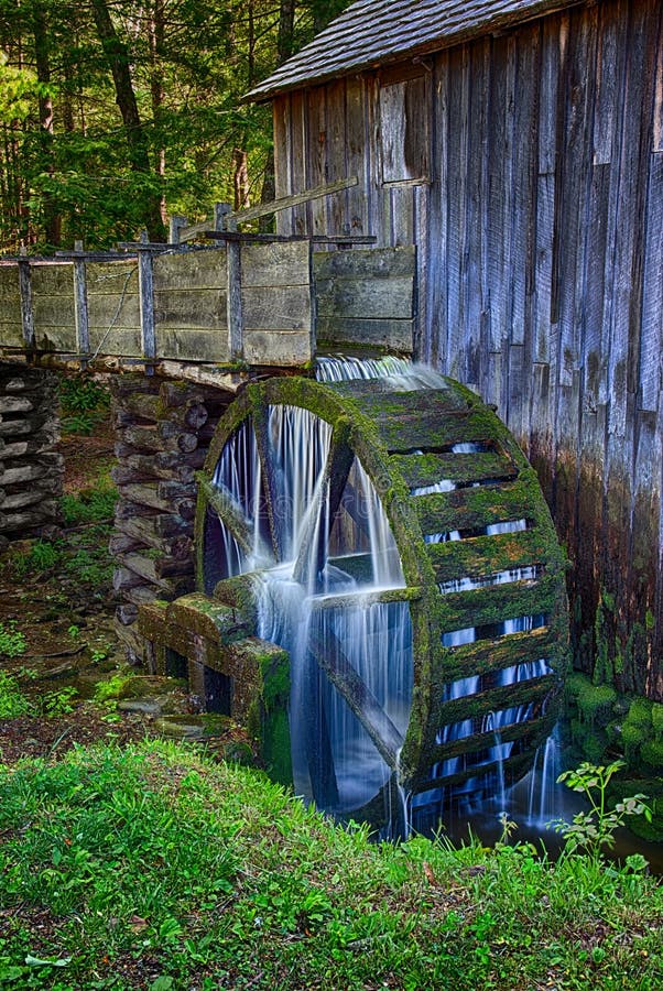 De Molen van het kabelmaalkoren in Cades-Inham in Great Smoky Mountains in Tennessee stock foto's De Molen van het kabelmaalkoren in Cades-Inham in Great Smoky Mountains in Tennessee stock foto's