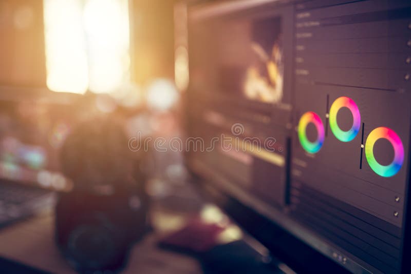 De monitor die video het malen kleureneffect uitgeven die dit filmmaking is freelance