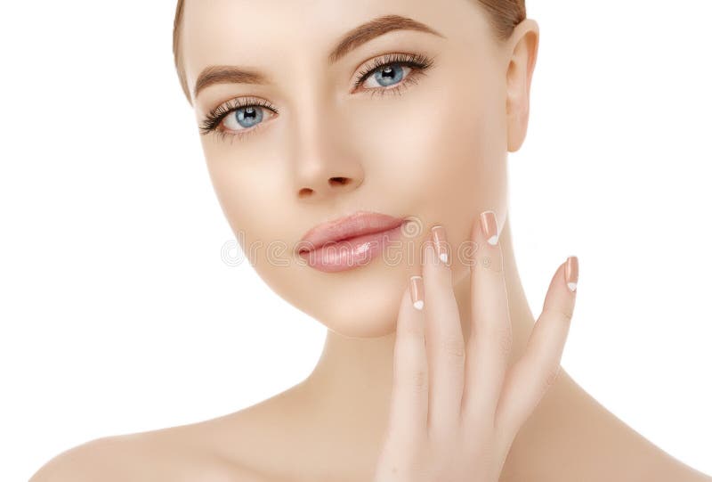 De mooie dichte omhooggaande studio van het vrouwengezicht op wit Beauty spa model stock foto's De mooie dichte omhooggaande studio van het vrouwengezicht op wit Beauty spa model stock foto's