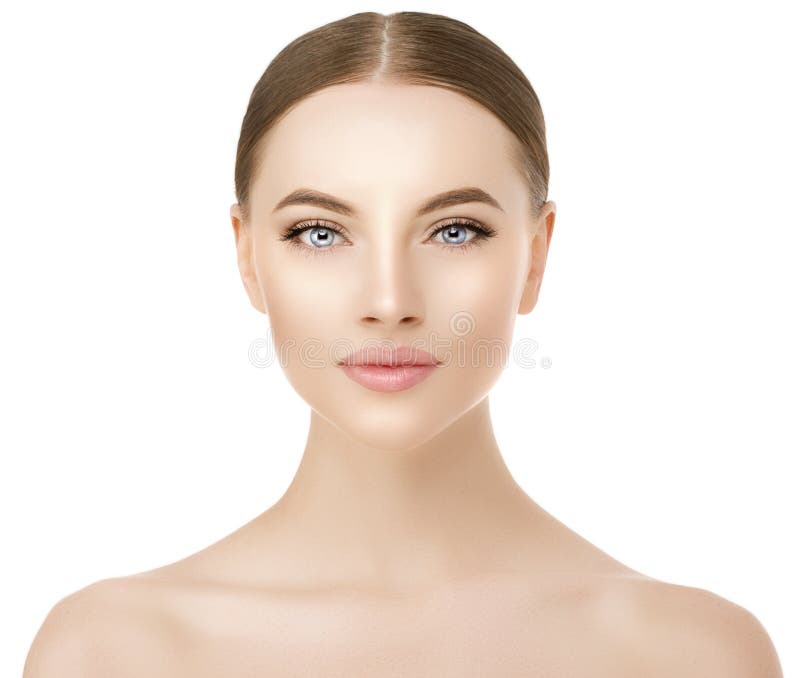 De mooie dichte omhooggaande studio van het vrouwengezicht op wit Beauty spa model