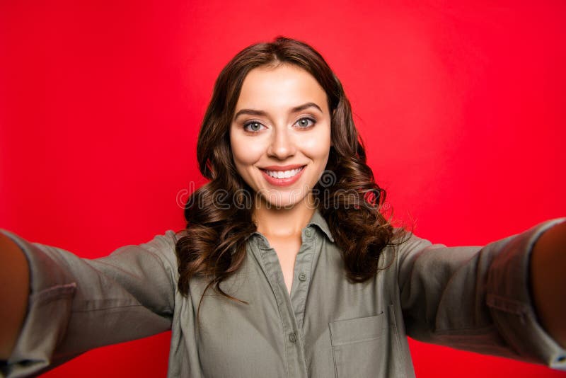 De mooie, dromerige, charmante, mooie, leuke, zoete vrouw neemt selfie royalty-vrije stock fotografie De mooie, dromerige, charmante, mooie, leuke, zoete vrouw neemt selfie royalty-vrije stock fotografie