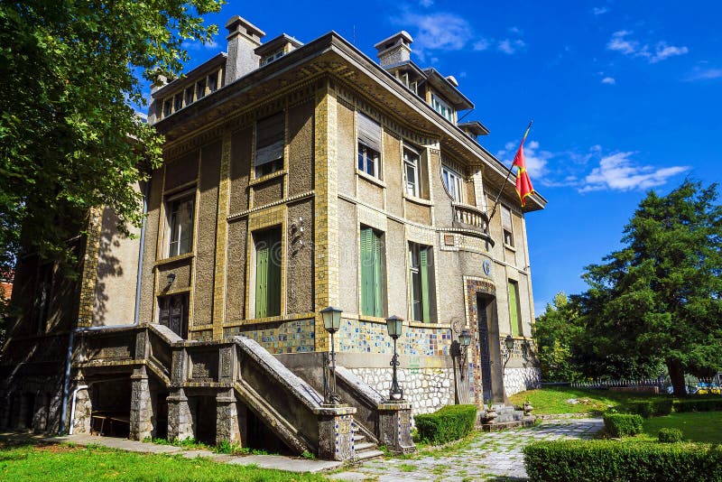 De mooie historische bouw in historische Cetinje, Montenegr stock afbeeldingen De mooie historische bouw in historische Cetinje, Montenegr stock afbeeldingen