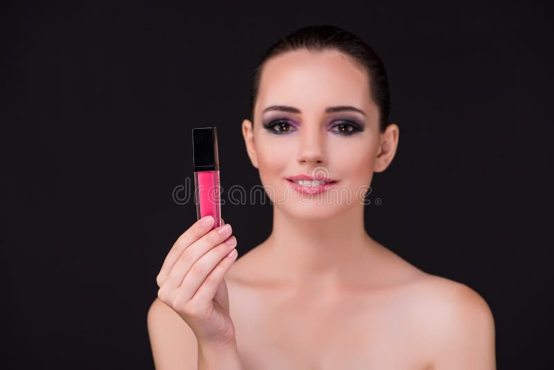 De mooie vrouw in schoonheidsconcept met lippenstift royalty-vrije stock afbeelding De mooie vrouw in schoonheidsconcept met lippenstift royalty-vrije stock afbeelding