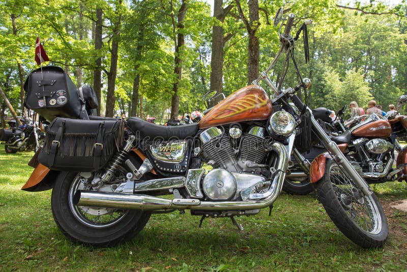 De motorfiets toont, tentoonstelling bij stadspark Volkeren, fietsen en met de hand gemaakte stijl Reisfoto 2018 royalty-vrije stock foto De motorfiets toont, tentoonstelling bij stadspark Volkeren, fietsen en met de hand gemaakte stijl Reisfoto 2018 royalty-vrije stock foto