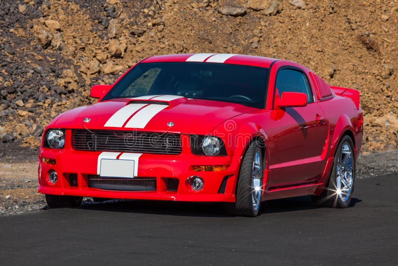 De Mustang GT van de doorwaadbare plaats royalty-vrije stock afbeelding De Mustang GT van de doorwaadbare plaats royalty-vrije stock afbeelding