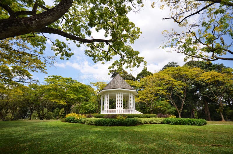 De Muziektent in de Botanische Tuinen van Singapore stock afbeelding De Muziektent in de Botanische Tuinen van Singapore stock afbeelding