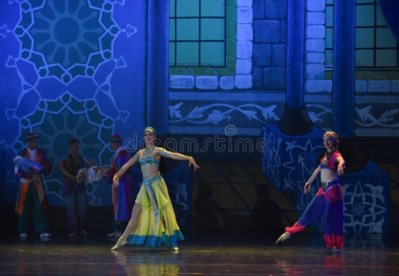 Bailarina do Ventre - balé “Mil e Uma Noites” imagens de stock