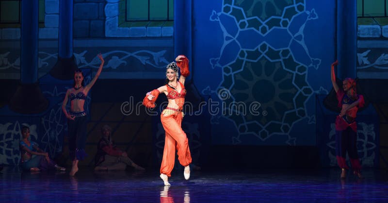 Bailarina do ventre - ballet “Mil e Uma Noites” foto de stock