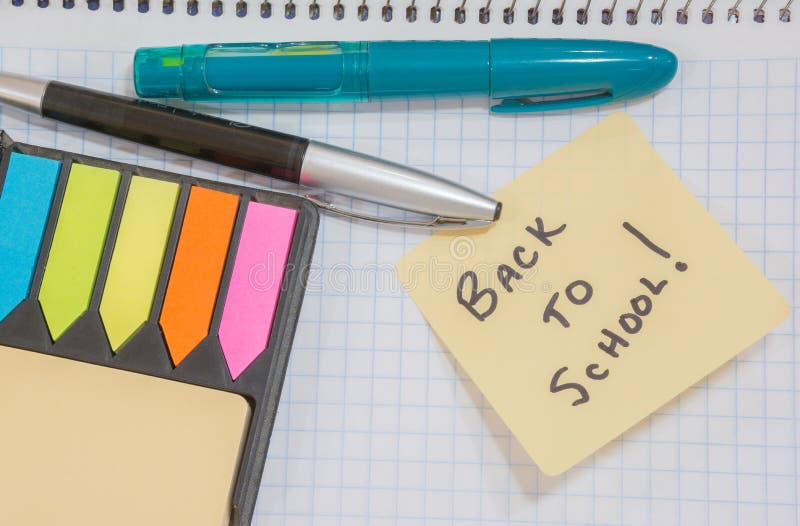 De nouveau au rappel collant de note d'école images libres de droits