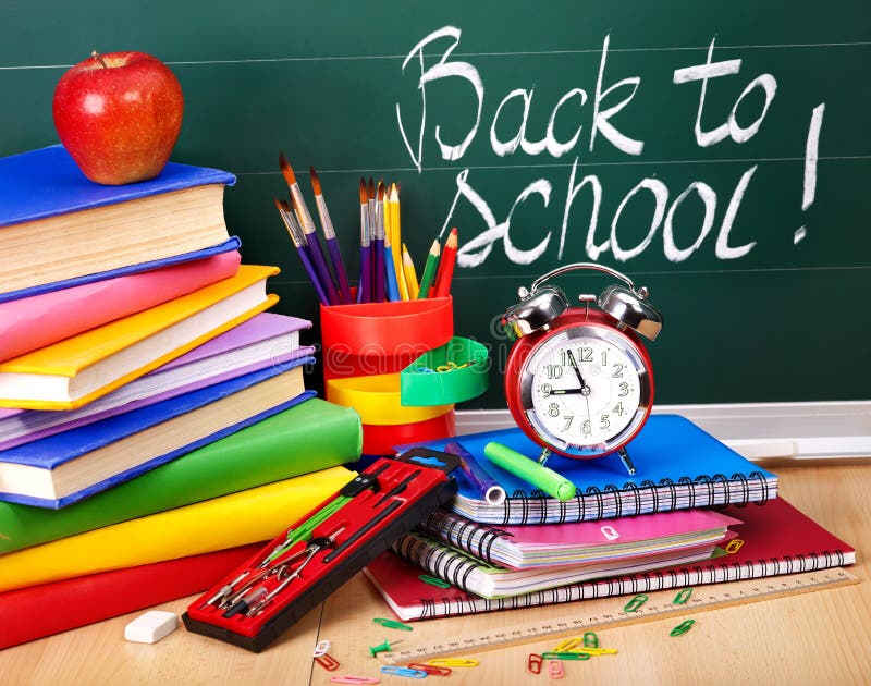 De nouveau aux approvisionnements d'école. photographie stock libre de droits