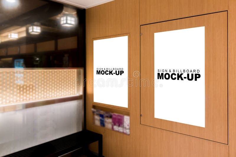 De onechte omhoog twee aanplakborden op de muur binnen wandelgalerij royalty-vrije stock foto De onechte omhoog twee aanplakborden op de muur binnen wandelgalerij royalty-vrije stock foto