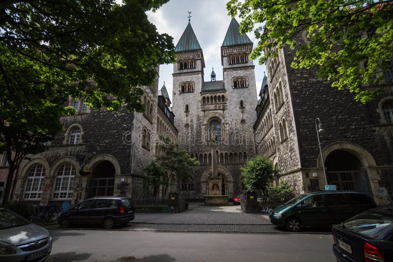 De Onze Dame Church van Roman Catholic St Mary in Berlin Kreuzberg stock afbeelding De Onze Dame Church van Roman Catholic St Mary in Berlin Kreuzberg stock afbeelding