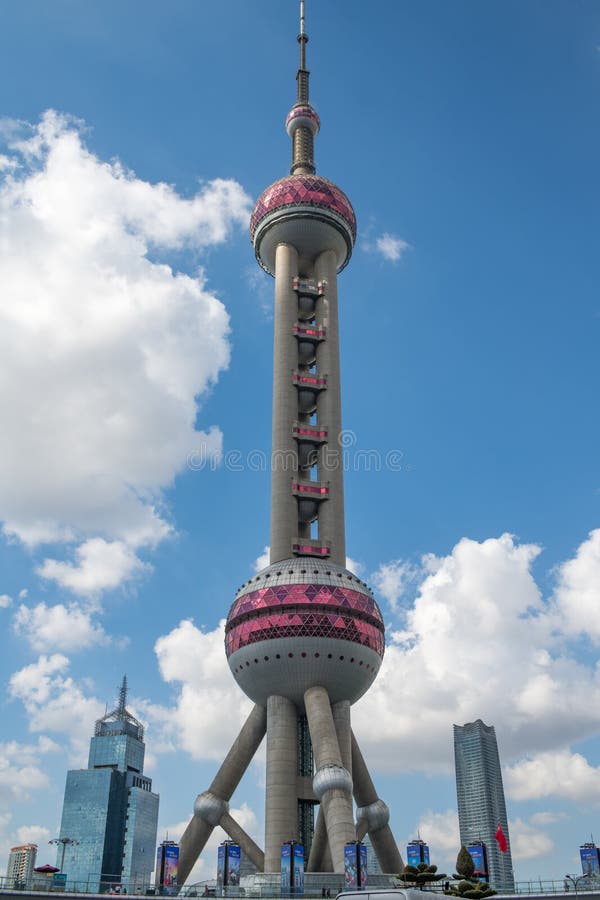 De Oriental Pearl Tower in Shanghai, China royalty-vrije stock fotografie