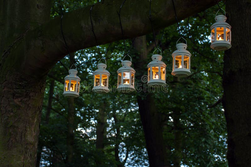 De openluchtverlichting van de partijnacht stock afbeelding De openluchtverlichting van de partijnacht stock afbeelding