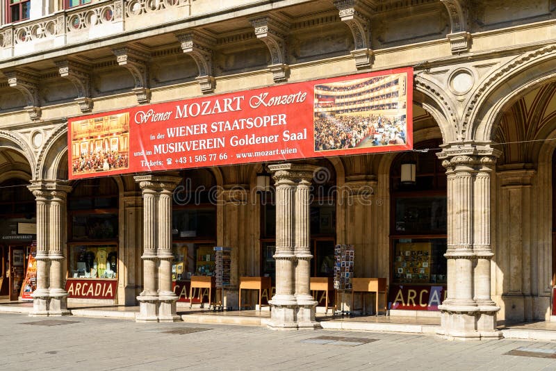 De Operabal van Wenen bij de Opera van de Staat stock foto De Operabal van Wenen bij de Opera van de Staat stock foto