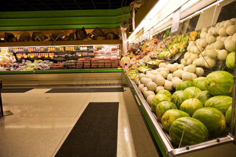 De opslag of de supermarkt van de kruidenierswinkel